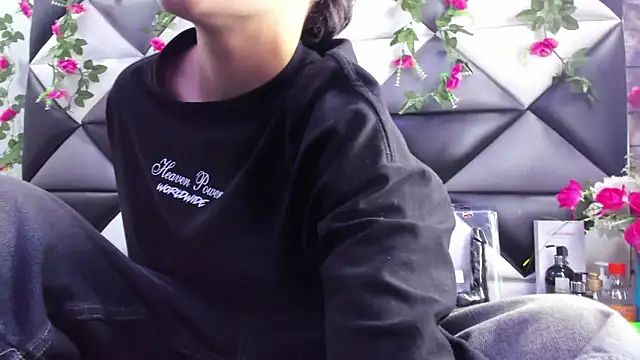 Snapshot of Megan_Thompson_ chatting on October 30, 2025, 2:10 am Megan Thompson online show from October 30, 2025, 2:10 am