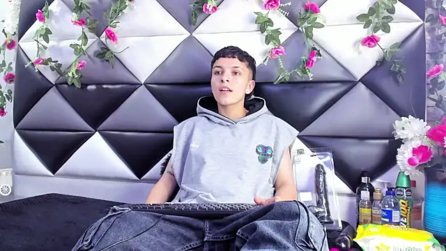 Snapshot of Megan_Thompson_ chatting on December 5, 2025, 2:21 am Megan Thompson online show from December 5, 2025, 2:21 am