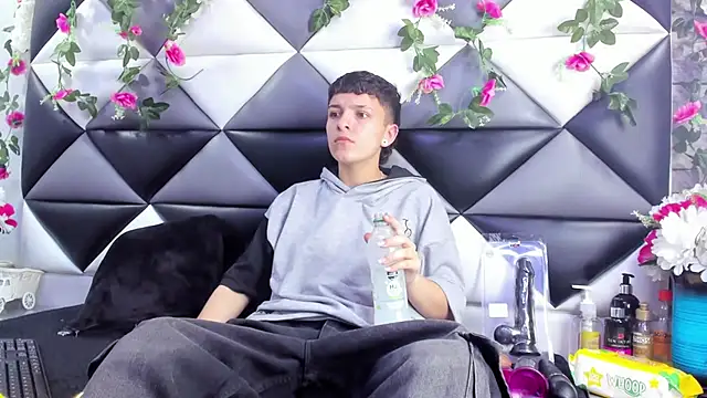 Snapshot of Megan_Thompson_ chatting on November 27, 2025, 2:01 am Megan Thompson online show from November 27, 2025, 2:01 am