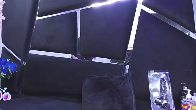 Snapshot of Megan_Thompson_ chatting on December 19, 2025, 2:15 am Megan Thompson online show from December 19, 2025, 2:15 am