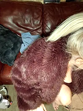 Snapshot of Bouncy-Bella28X chatting on March 16, 2026, 5:44 am Bouncy-Bella28X online show from March 16, 2026, 5:44 am