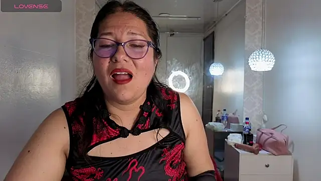 scarlett widow  online show from June 3, 2026, 3:29 am