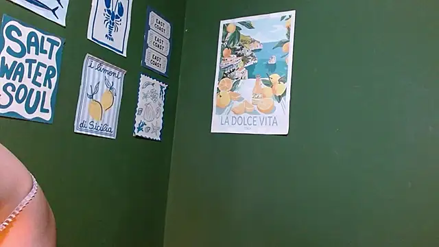 Roxiehood online show from December 18, 2025, 1:55 am