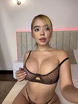Mia Roswell online show from July 7, 2026, 2:03 am