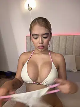 Mia Roswell online show from July 4, 2026, 3:13 am