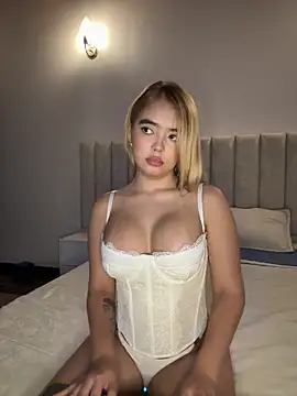 Mia Roswell online show from May 21, 2026, 10:18 pm