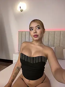 Mia Roswell online show from June 19, 2026, 3:01 am