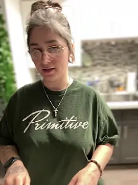 Snapshot of Alix_Valentine chatting on March 1, 2026, 3:17 am Alix Valentine online show from March 1, 2026, 3:17 am