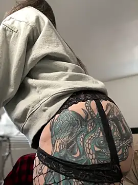 Snapshot of Alix_Valentine chatting on February 3, 2026, 6:13 pm Alix Valentine online show from February 3, 2026, 6:13 pm