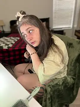 Snapshot of Alix_Valentine chatting on February 8, 2026, 5:43 pm Alix Valentine online show from February 8, 2026, 5:43 pm