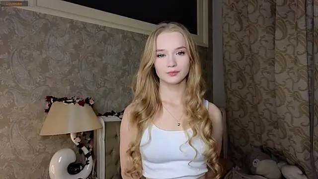 Snapshot of Emma_Frosty chatting on October 22, 2025, 6:51 pm Emma Frosty online show from October 22, 2025, 6:51 pm