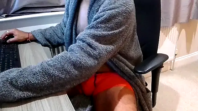 Snapshot of rogamuffin chatting on November 15, 2025, 12:36 am rogamuffin online show from November 15, 2025, 12:36 am