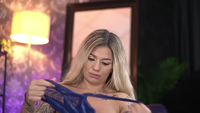 AlmaVelia online show from January 12, 2026, 10:03 pm