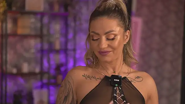 AlmaVelia online show from September 29, 2025, 7:08 pm