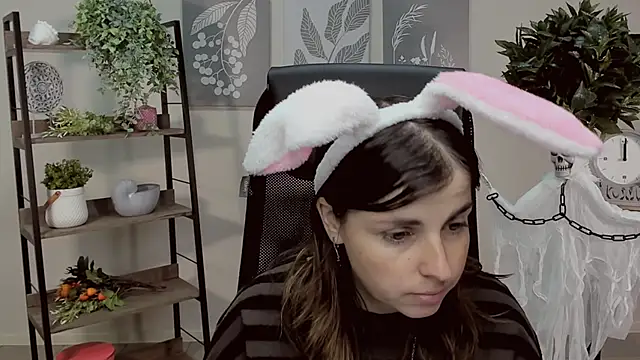 MartaEdams online show from November 6, 2025, 6:06 am