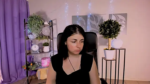 MartaEdams online show from May 26, 2026, 6:22 am
