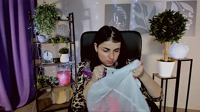 MartaEdams online show from April 1, 2026, 6:15 am