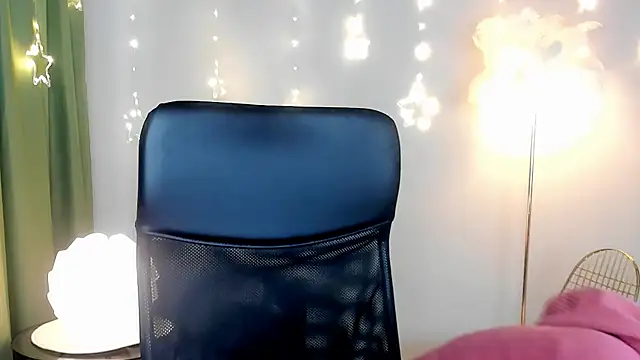 MartaEdams online show from December 15, 2025, 6:19 am