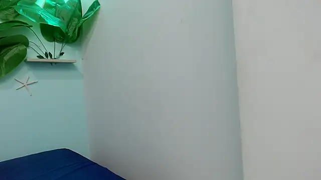 eladyrous98 online show from December 23, 2025, 3:17 am