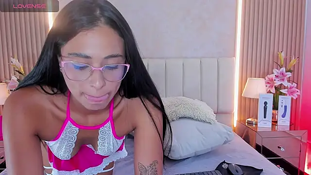 ZOEBARLOWE online show from October 30, 2025, 7:11 pm