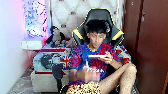 Snapshot of yiisu_ chatting on October 8, 2025, 12:17 pm yiisu  online show from October 8, 2025, 12:17 pm