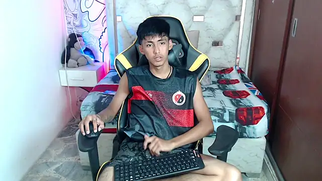 Snapshot of yiisu_ chatting on October 3, 2025, 6:20 pm yiisu  online show from October 3, 2025, 6:20 pm