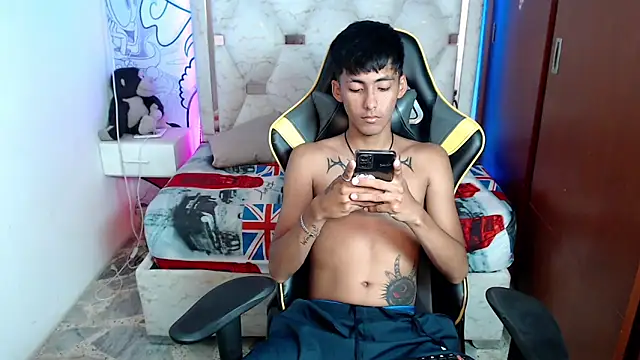 Snapshot of yiisu_ chatting on October 6, 2025, 6:19 pm yiisu  online show from October 6, 2025, 6:19 pm