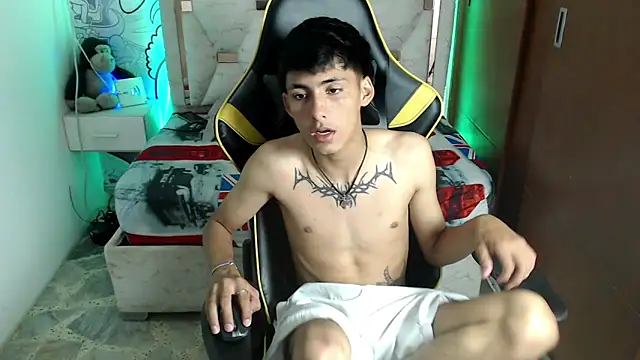 Snapshot of yiisu_ chatting on September 11, 2025, 6:19 pm yiisu  online show from September 11, 2025, 6:19 pm