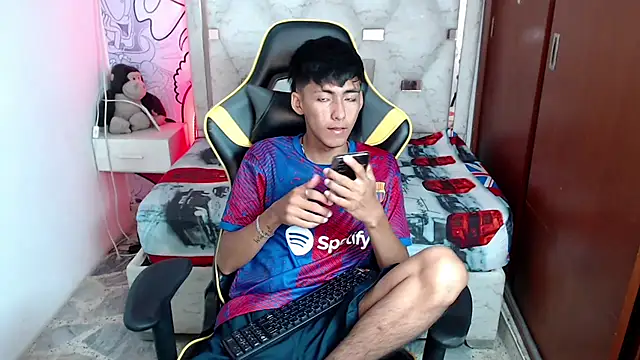 Snapshot of yiisu_ chatting on October 4, 2025, 12:17 pm yiisu  online show from October 4, 2025, 12:17 pm