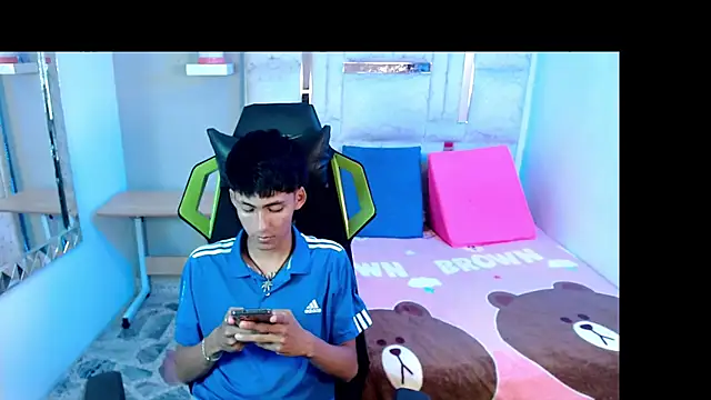 Snapshot of yiisu_ chatting on September 9, 2025, 6:17 pm yiisu  online show from September 9, 2025, 6:17 pm