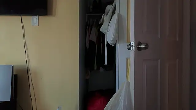 Snapshot of kSwisssxxx chatting on October 29, 2025, 9:36 pm kSwisssxxx online show from October 29, 2025, 9:36 pm