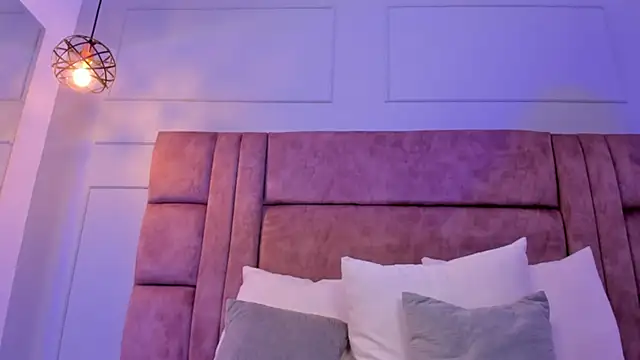 Snapshot of cloe_bunnny chatting on October 12, 2025, 4:36 am cloe bunnny online show from October 12, 2025, 4:36 am