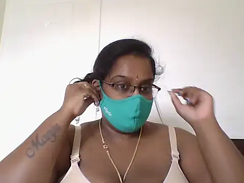 Snapshot of Reena-gowda chatting on October 30, 2025, 10:13 am Reena-gowda online show from October 30, 2025, 10:13 am