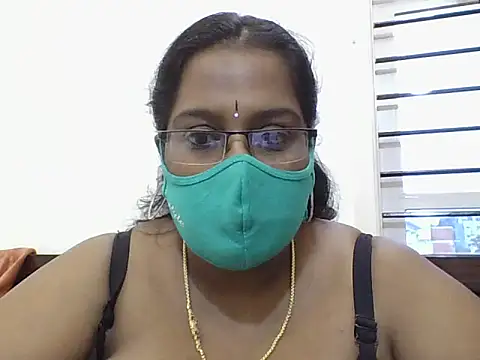 Snapshot of Reena-gowda chatting on September 27, 2025, 1:01 am Reena-gowda online show from September 27, 2025, 1:01 am