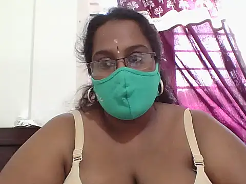 Snapshot of Reena-gowda chatting on October 11, 2025, 9:32 am Reena-gowda online show from October 11, 2025, 9:32 am