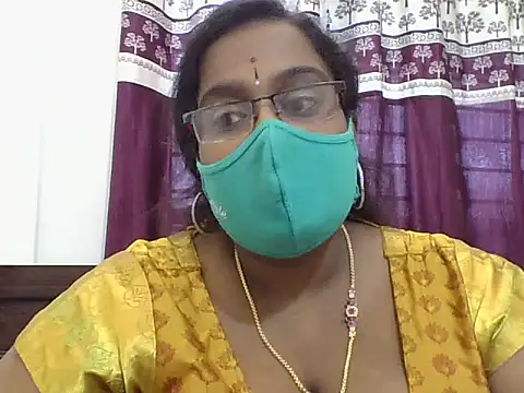 Snapshot of Reena-gowda chatting on September 19, 2025, 6:39 am Reena-gowda online show from September 19, 2025, 6:39 am