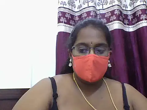 Snapshot of Reena-gowda chatting on September 29, 2025, 12:28 am Reena-gowda online show from September 29, 2025, 12:28 am