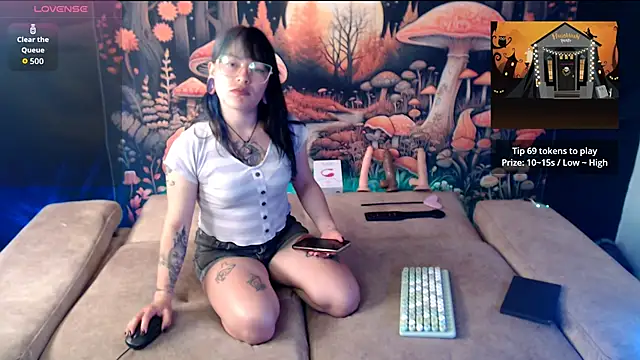 LunaBunny8 online show from October 15, 2025, 1:41 pm