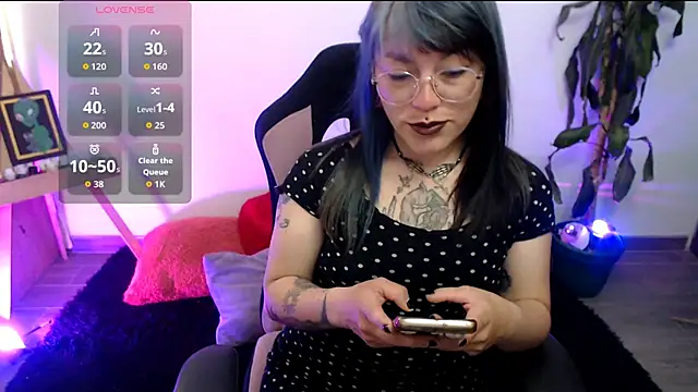 LunaBunny8 online show from November 24, 2025, 2:06 pm