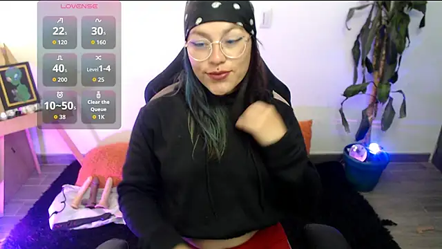 LunaBunny8 online show from November 25, 2025, 2:50 pm