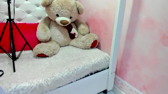 eimy skinny  online show from March 5, 2026, 1:19 pm