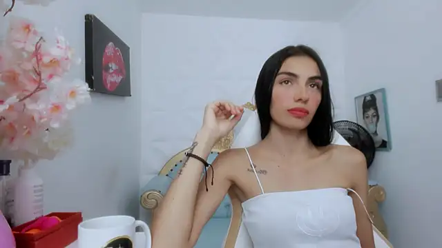 eimy skinny  online show from October 29, 2025, 7:02 pm