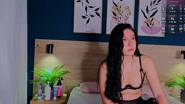 SarahMiler  online show from September 17, 2025, 11:34 am