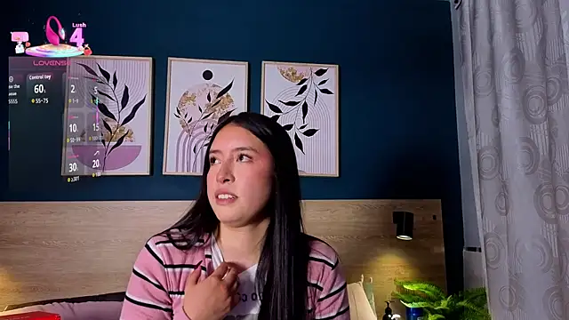 SarahMiler  online show from December 15, 2025, 5:41 pm