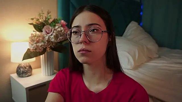 Snapshot of ywixos chatting on February 9, 2026, 2:59 pm ywixos online show from February 9, 2026, 2:59 pm