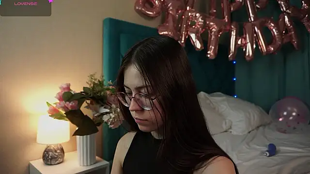 Snapshot of ywixos chatting on February 26, 2026, 2:39 pm ywixos online show from February 26, 2026, 2:39 pm