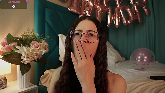 Snapshot of ywixos chatting on February 21, 2026, 2:30 pm ywixos online show from February 21, 2026, 2:30 pm