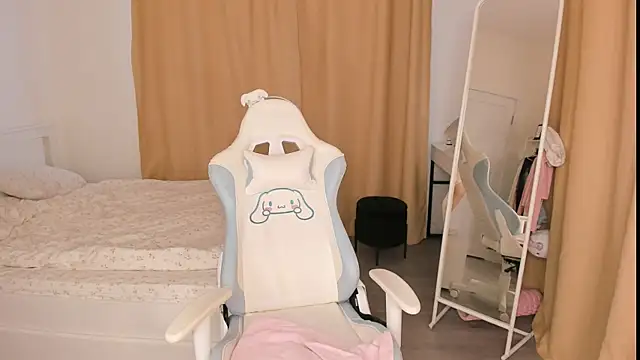 mayyacozyy online show from February 17, 2026, 6:44 am