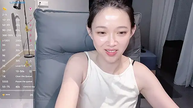 NiNi-baby520 online show from October 2, 2025, 3:37 pm