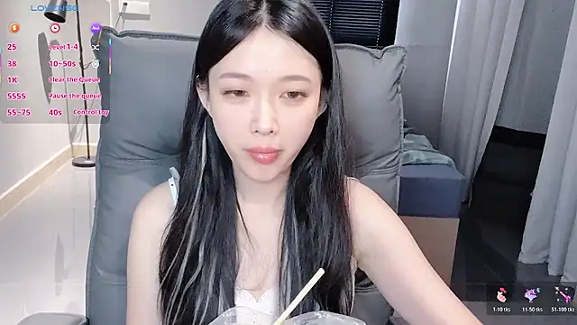 NiNi-baby520 online show from October 19, 2025, 7:22 am